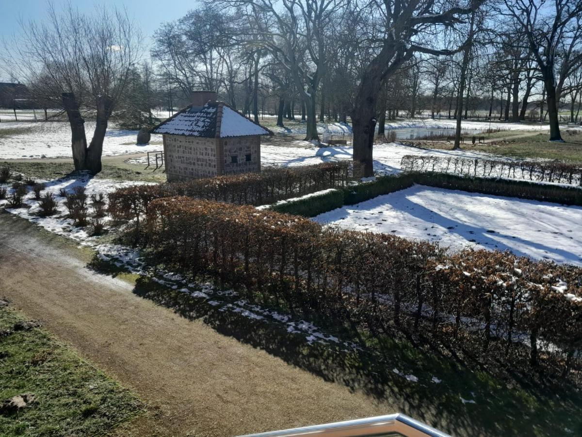 ホテル Schloss Rothenklempenow エクステリア 写真
